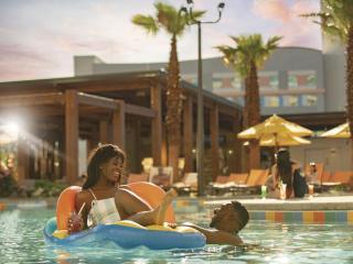 Universal&#039;s Endless Summer Resort - Dockside Inn and Suites 
